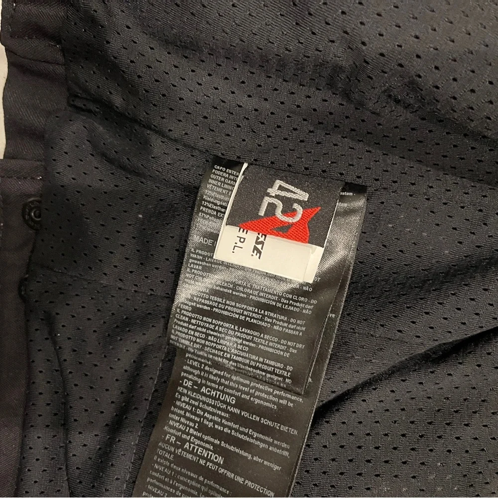 Dainese women’s leather motorcycle jacket - 42 - Picture 5 of 9